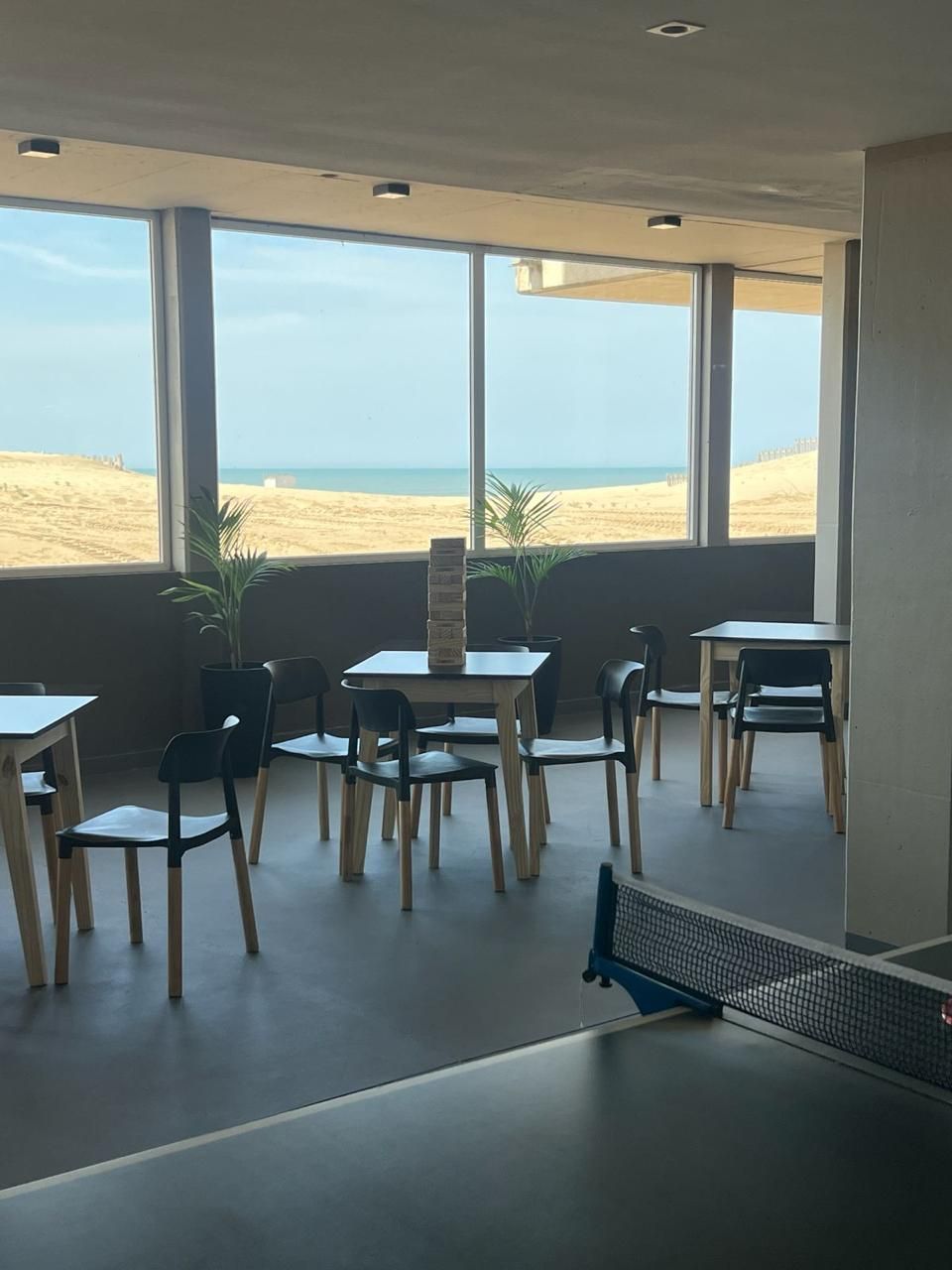 SUM de entretenimiento frente a las dunas