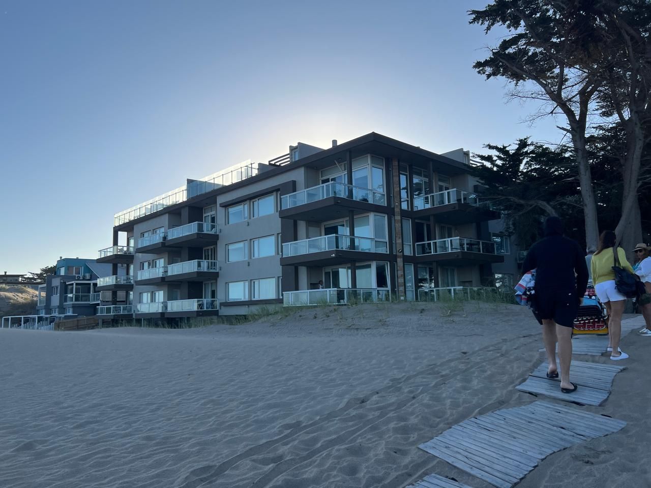 Complejo Los Mirasoles desde la playa